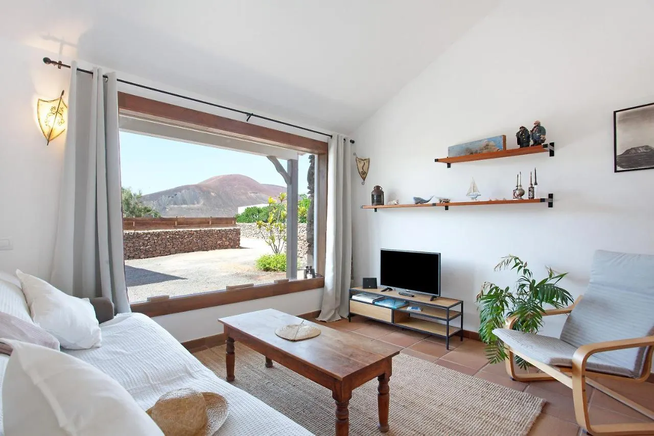 Holiday home Casa Al Volcan De Lajares
